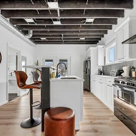 Cool Urban Stay Downtown Loft